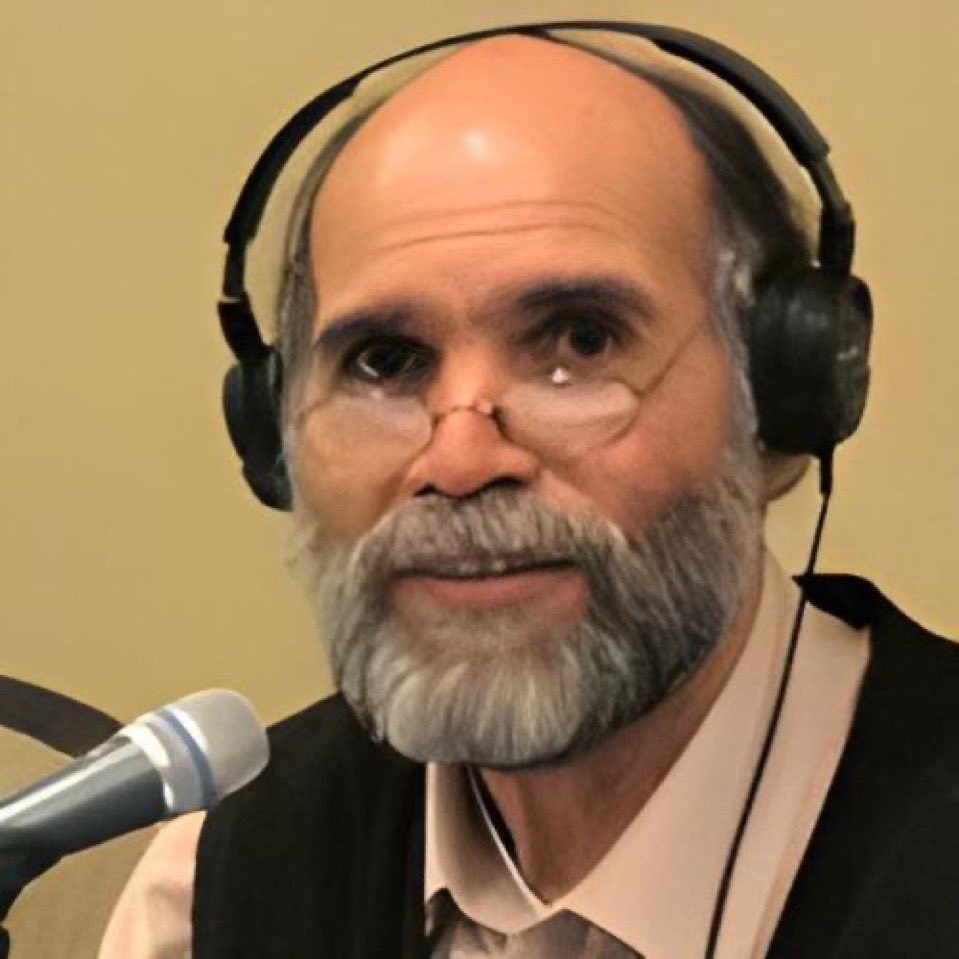 pacomuf's tweet image. Esta mañana en @notipulsoRE de @RadiEducacion conversamos con Samuel Orozco, director de noticias de @radiobilingue acerca de la eliminación de presupuesto federal a los medios públicos comunitarios en EU.
Iniciativa presidencial en proceso de aprobación en el congreso.🎧📻🎙️
