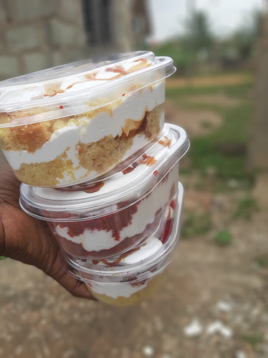 Addawu_Dede's tweet image. Our parfaits are ready 🥳🥳
Red Velvet and Vanilla available now. 60 cedis for one. Kindly Dm or contact 0256391056 for yours