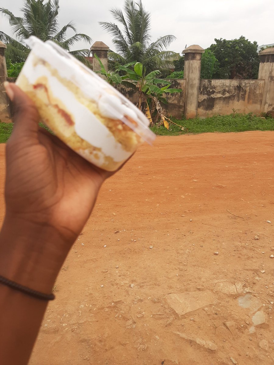 Addawu_Dede's tweet image. Our parfaits are ready 🥳🥳
Red Velvet and Vanilla available now. 60 cedis for one. Kindly Dm or contact 0256391056 for yours