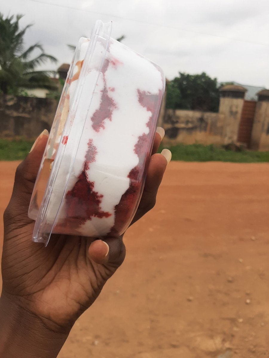 Addawu_Dede's tweet image. Our parfaits are ready 🥳🥳
Red Velvet and Vanilla available now. 60 cedis for one. Kindly Dm or contact 0256391056 for yours