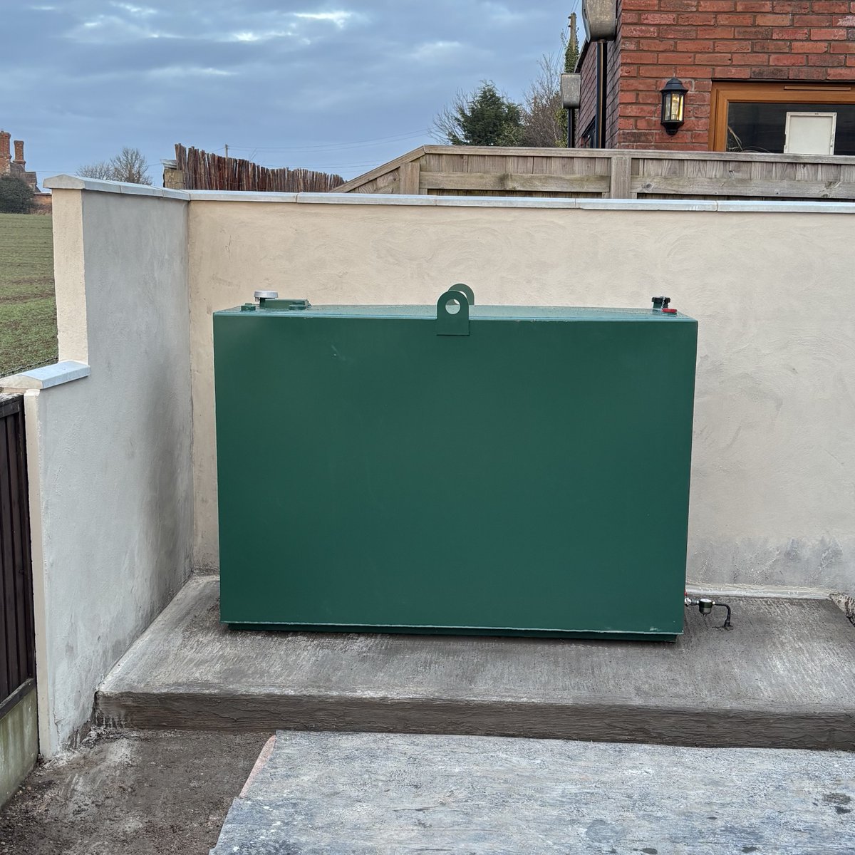 Atlantistanks's tweet photo. Congratulations to our Heating Oil Tank Installation Competition winner @M_Jonesplumbing Mike Jones of M Jones Plumbing &amp; Heating from Ludlow, Shropshire. Mike is pictured on the right in front of his prize - a 1050 litre steel bunded #oiltank.
Enter 2day: https://t.co/VA4Cs1WstX https://t.co/m9RvnhECE2