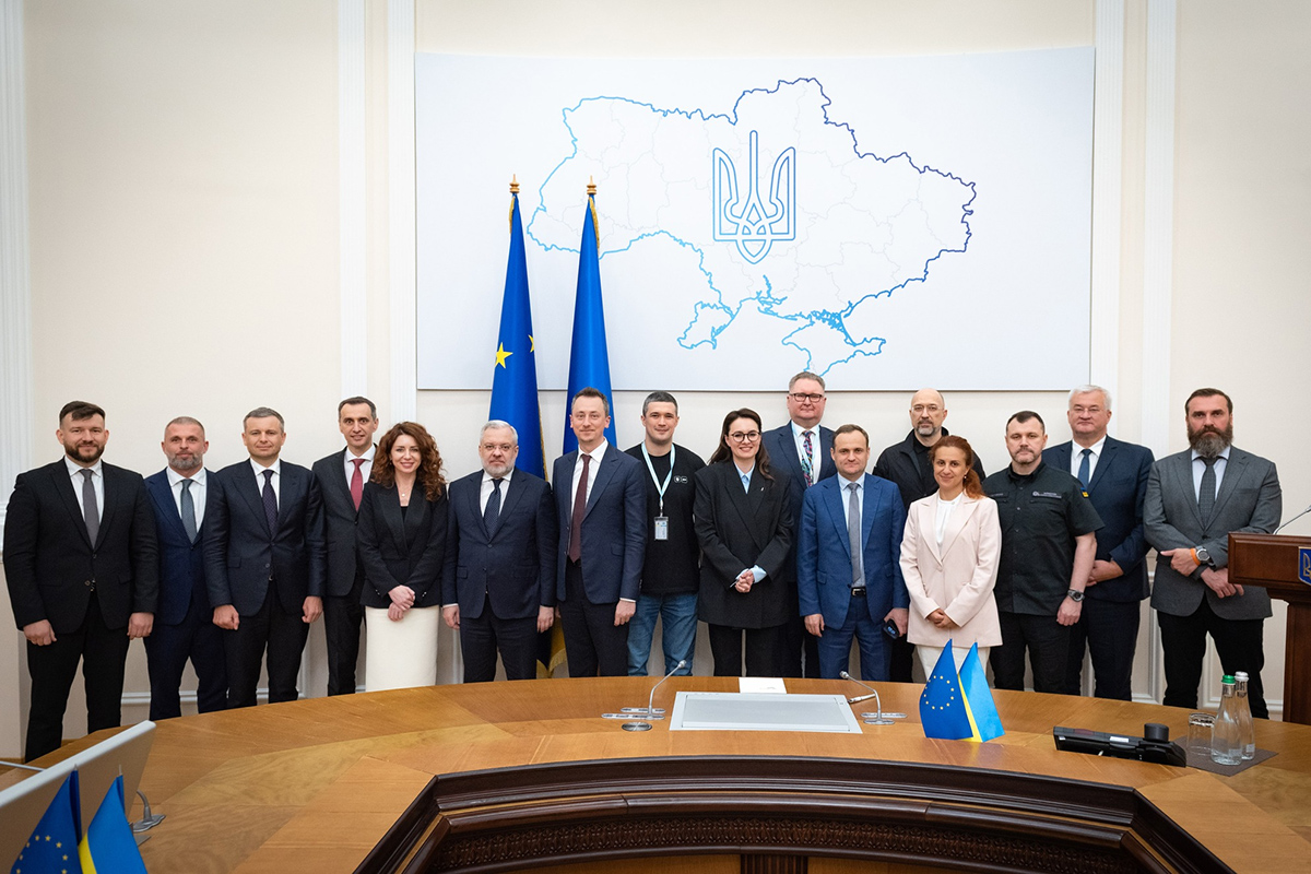 LibMod - Zentrum Liberale Moderne (@liberalemoderne) on Twitter photo Neue Regierung in Kyjiw: Julija Swyrydenko wird Premierministerin, Schmyhal übernimmt Verteidigung. Ziel: bessere Beziehungen zur Trump-Regierung. 🔗 ukraineverstehen.de/neue-regierung…
✍️ <a href="/denistrubetskoy/">Denis Trubetskoy</a> für <a href="/UkrVerstehen/">Ukraine verstehen</a>
Foto: kmu.gov.ua Neue Regierung in Kyjiw: Julija Swyrydenko wird Premierministerin, Schmyhal übernimmt Verteidigung. Ziel: bessere Beziehungen zur Trump-Regierung. 🔗 ukraineverstehen.de/neue-regierung…
✍️ <a href="/denistrubetskoy/">Denis Trubetskoy</a> für <a href="/UkrVerstehen/">Ukraine verstehen</a>
Foto: kmu.gov.ua