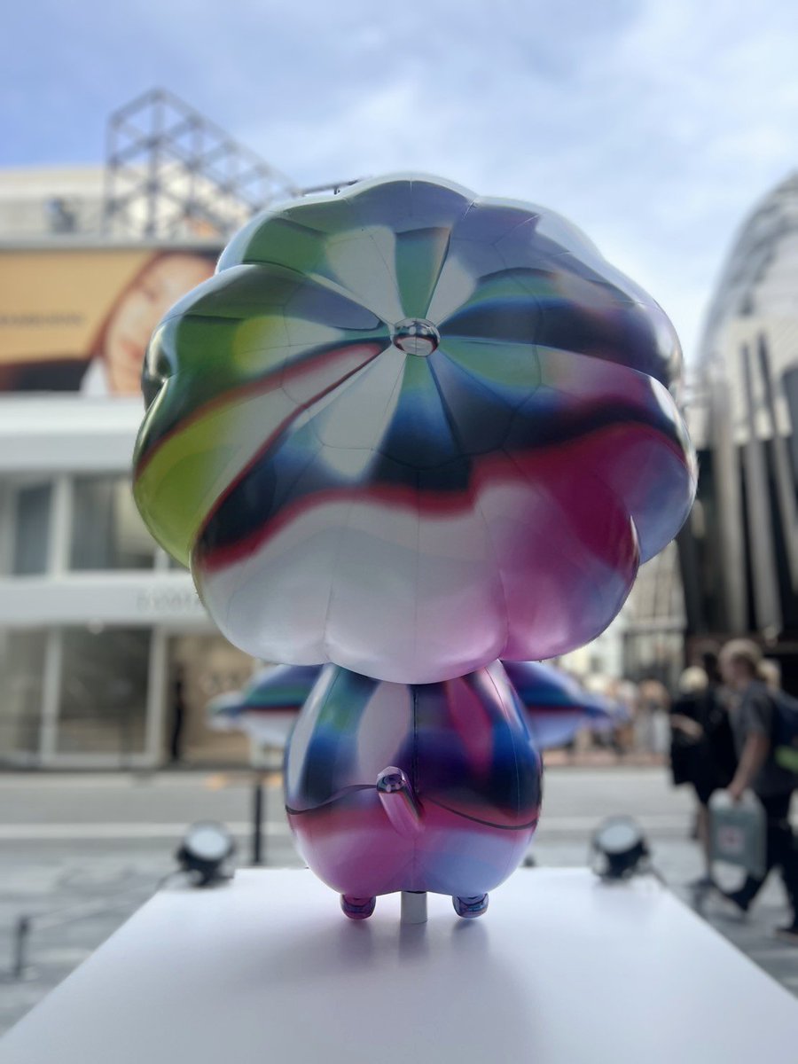 「COJI-COJI UNIVERSE　COJI-COJI meets YOSHIROTTEN "SUN"」
🌟PARCO MUSEUM TOKYO （渋谷PARCO 4F)にて開催中！！

大きなコジコジのバルーンが登場しています❤️ぜひ会いに来てくださいね✨️サーン！