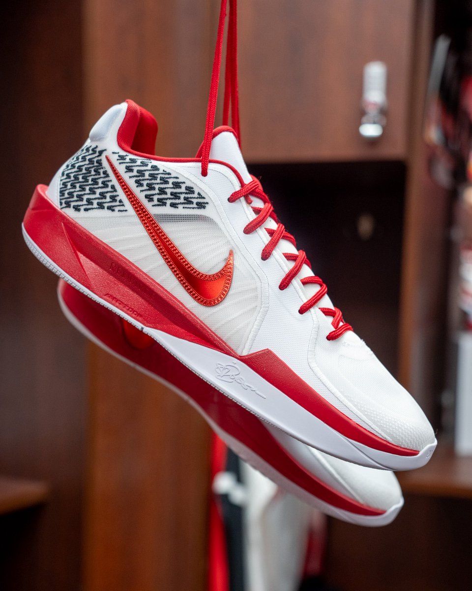 RedbirdVB's tweet image. Custom kicks for the Birds 🤩