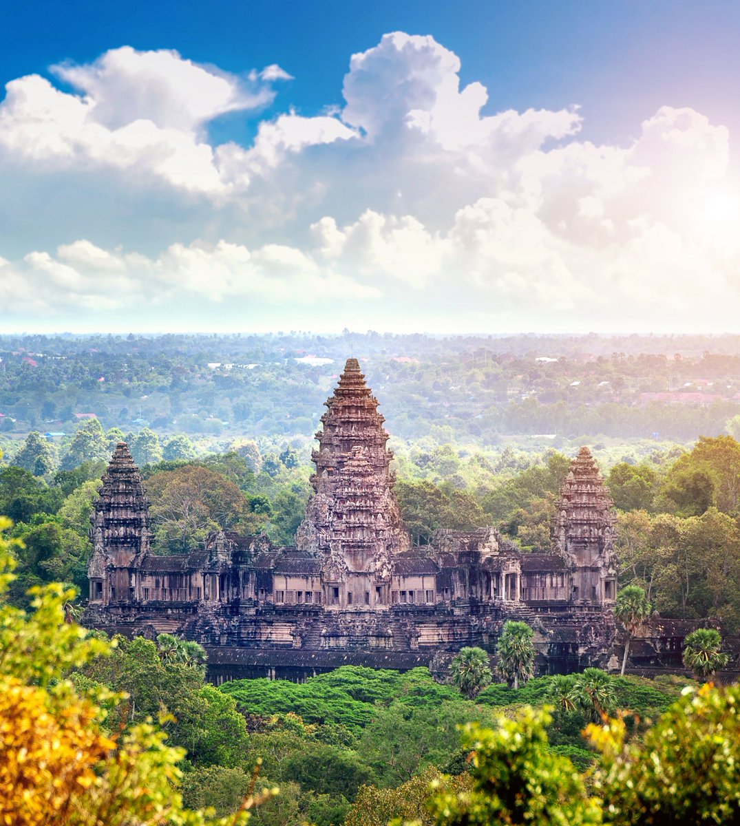 TexasExes's tweet image. Visit Cambodia and Vietnam with your fellow Longhorns! See the mystical ruins of Angkor Wat, colorful temples and monasteries along the Mekong, and bustling food markets. Experience this rich culture and natural beauty! → travel.texasexes.org/cruise-cambodi…