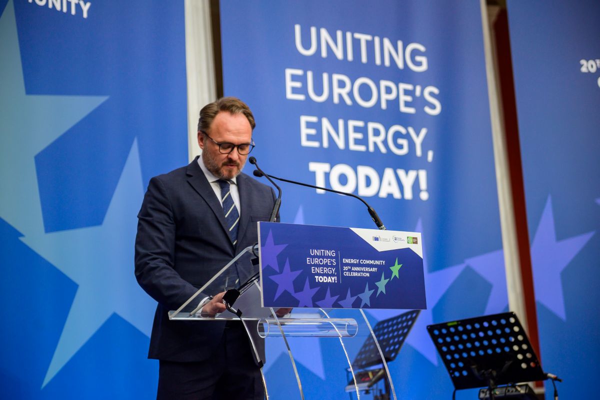 Ener_Community's tweet image. After a full day of meetings and a Gala in Athens marking 20 years of the Energy Community, ministers reaffirm a shared vision:
๐ Climate alignment
๐ EU convergence & electricity market integration
๐ See Gala highlights & read more: energy-community.org/news/Energy-Coโฆ