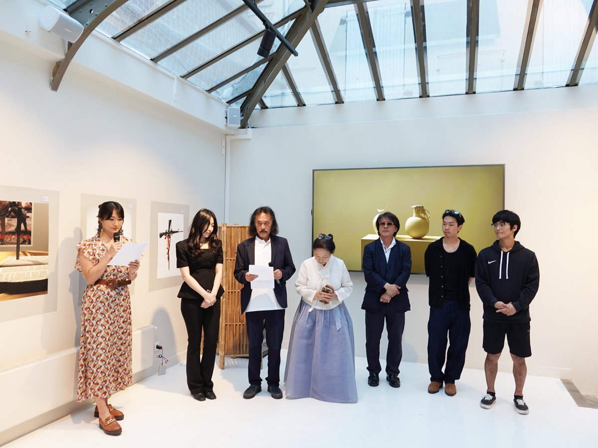 ArtverseParis's tweet image. gm 🤍

Thank you to everyone who joined us yesterday for the Yi Inchul solo exhibition opening ! 🎉

With guest artists Kim Jaemin &amp;amp; Kim Taeha.

“HOLOÏSME: From the Invisible to the Visible” is on view at @ArtverseParis until July 30th. 🎞️