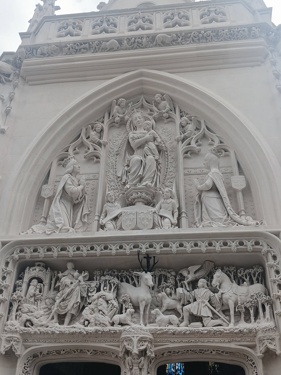 Chapelle Saint-Hubert ✝️⚜️ <a href="/ChateauAmboise/">Château Royal d'Amboise</a> <a href="/amboisetourisme/">Amboise Val de Loire</a>
