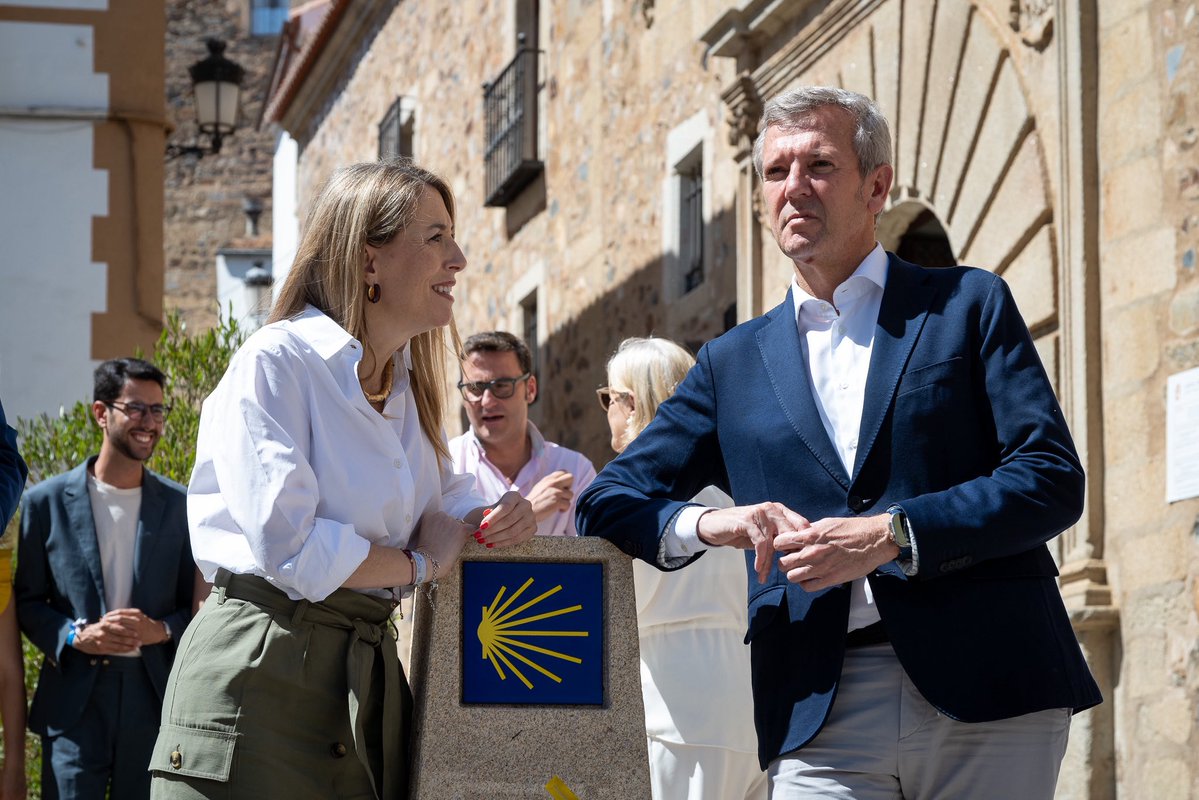 MGuardiolaM's tweet image. El Camino de Santiago une a Extremadura y Galicia desde hace siglos. Por él transitaron culturas, creencias y personas que forjaron un vínculo que sigue vivo. Queremos seguir caminando juntos, porque cuando dos regiones se unen, se fortalece todo un país.