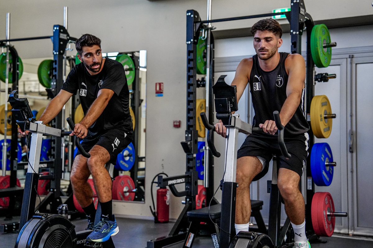 𝗣𝗹𝗮𝗰𝗲 𝗮𝘂𝘅 𝗽𝗿𝗲𝗺𝗶𝗲𝗿𝘀 𝘁𝗲𝘀𝘁𝘀 𝗽𝗵𝘆𝘀𝗶𝗾𝘂𝗲𝘀 🚲💥 
🎯 L’objectif ? 20 minutes à fond pour évaluer l’endurance et préparer au mieux les prochains entraînements aux Carroz.
