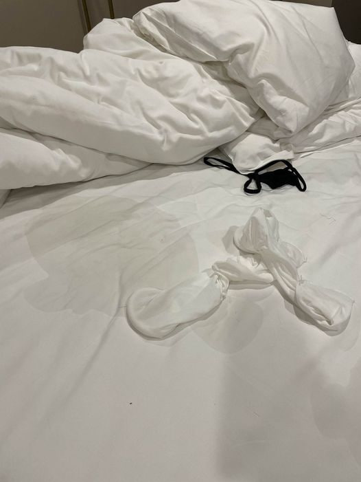 不小心把水噴在床上了
怎麽辦？
#房東阿姨小曼
#賴66x89