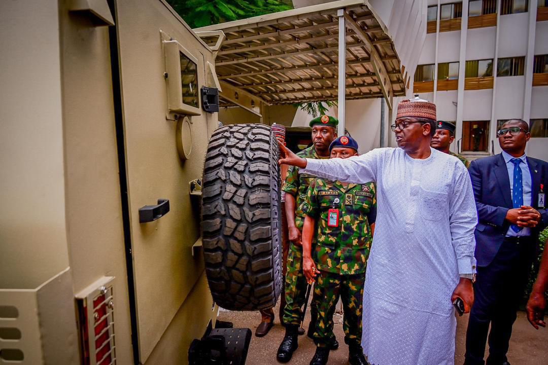 Maryamfulfulde's tweet image. Dr. Matawalle praised Major Gen. B.I. Alaya and Engr. Zachariah Ndiriza for leading the charge in local production. With orders already placed by the Chief of Defence Staff, Nigeria is taking bold steps towards military self-sufficiency. #SecurityMatters #ProudlyNigerian