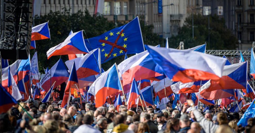 🚨ÚLTIMA HORA: República Checa ha prohibido oficialmente el comunismo.

Cualquiera que apoye la ideología será encarcelado hasta por 5 años.

¿Toda Europa debe seguir?

A. Si
B. No
C. Tal vez