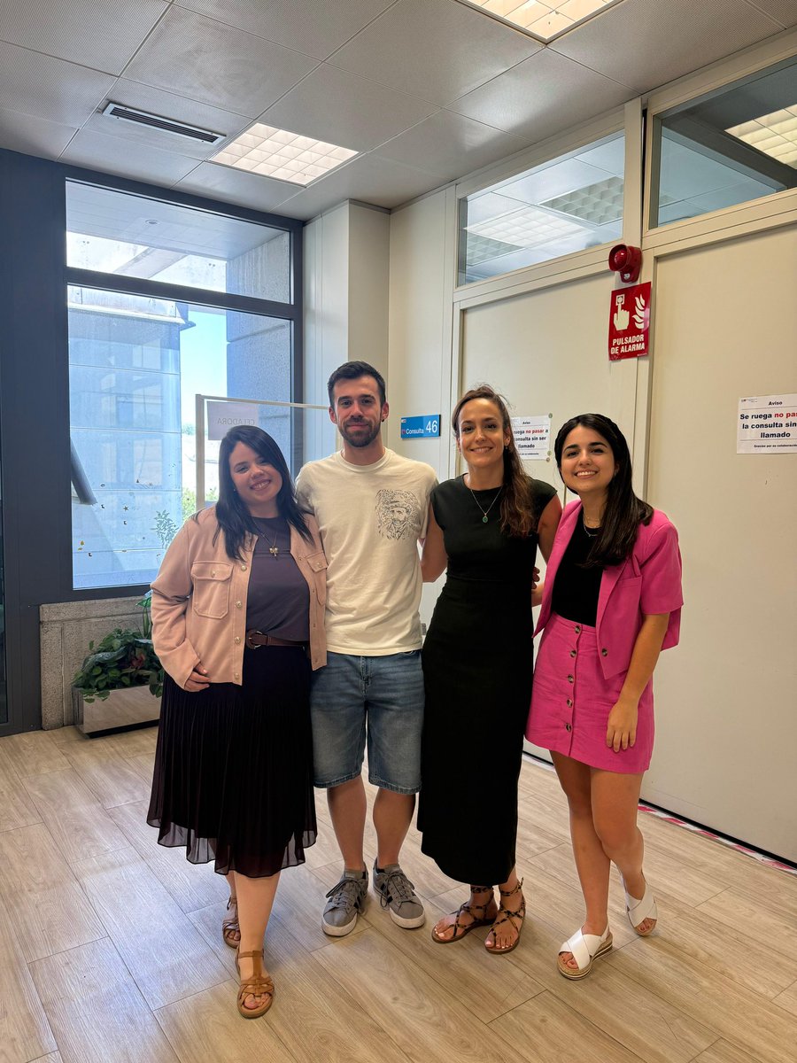 Hoy ha sido el último día de Andrea, Nacho y Sara como resis,llegaron tan pequeños y con tanta ilusión🦄.. ¡Que orgullo ahora,tan “mayores”,responsables,preparados y de nuevo con ilusión☺️para volar como ADJUNTOS♥️ ¡Enhorabuena pequeños!Muy orgullosos,lo vais a hacer genial👩🏻‍⚕️🧑🏻‍⚕️👩🏽‍⚕️
