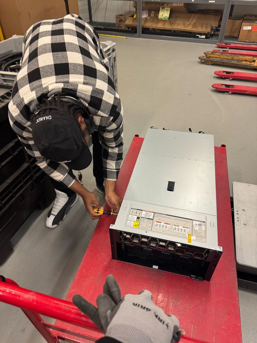 VoltagePark's tweet image. The ultimate unboxing: GPU servers!
Appreciate how our team makes it look easy to make AI infrastructure accessible to all (even when the job requires hauling 100+ lbs of finely engineered metal and silicon).
Hi! We're Voltage Park: bit.ly/4ksK3PU
#Nvidia #H100 #Dell…