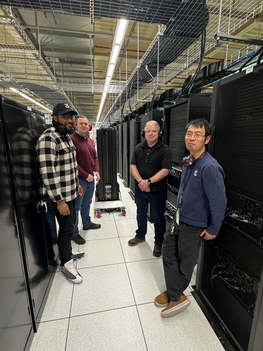 VoltagePark's tweet image. The ultimate unboxing: GPU servers!
Appreciate how our team makes it look easy to make AI infrastructure accessible to all (even when the job requires hauling 100+ lbs of finely engineered metal and silicon).
Hi! We're Voltage Park: bit.ly/4ksK3PU
#Nvidia #H100 #Dell…
