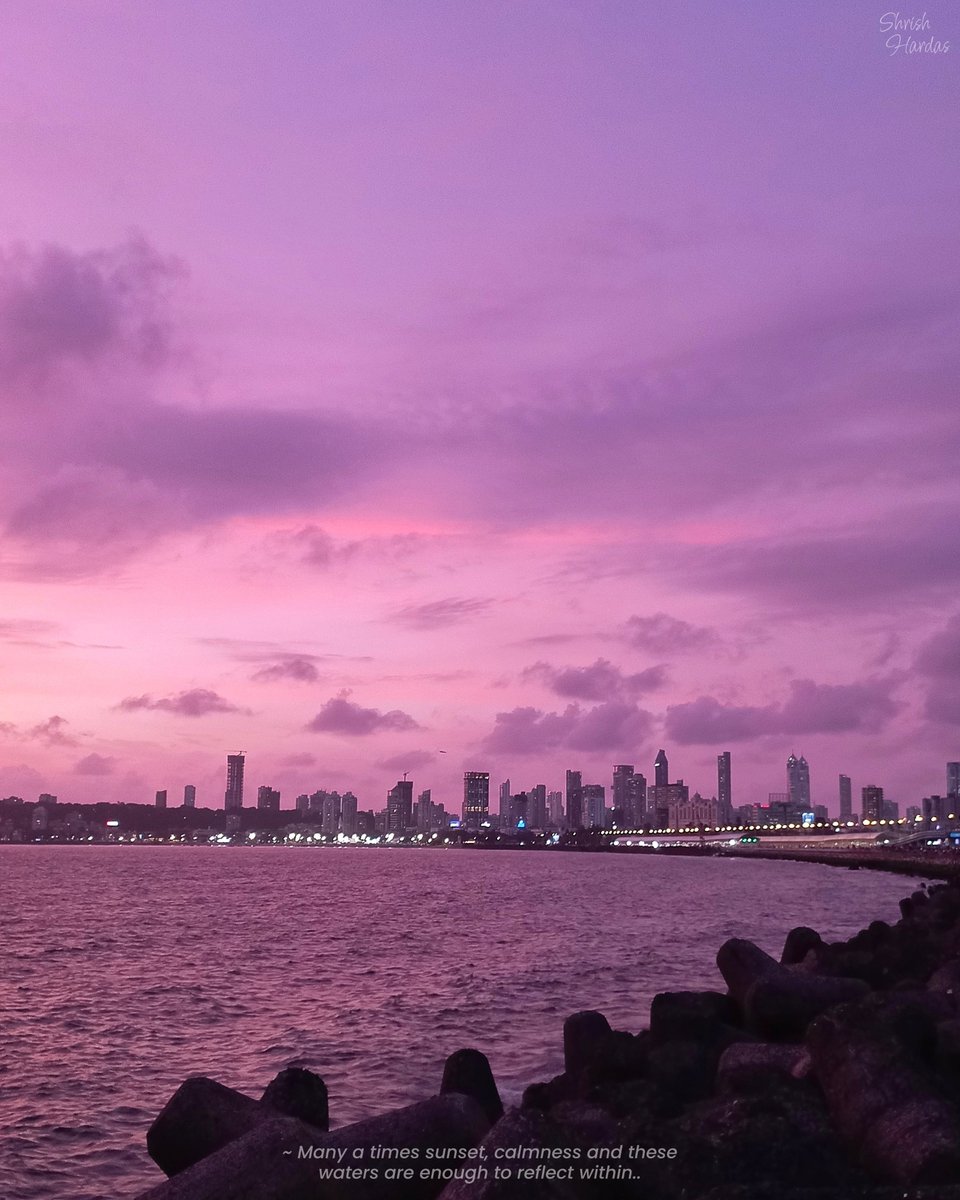 An absolutely beautiful sunset at Mumbai's marine drive. Some after rain magic! 🌆

Photo by <a href="/ShrishHardas/">Shrish Hardas</a> 

#mumbai #Maharashtra #India #Indian #MumbaiRains #photography #photographer #sunset