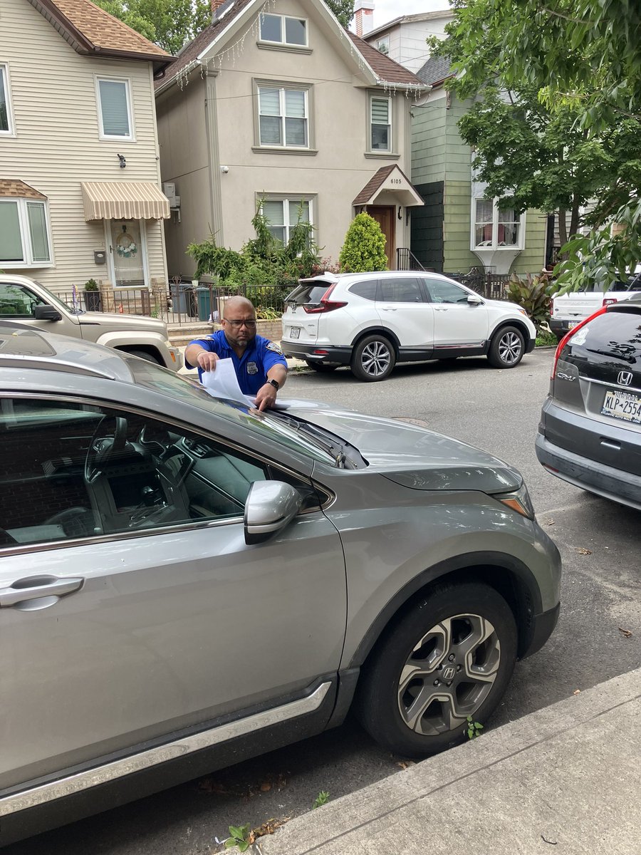 NYPD104Pct's tweet image. Do you own a Honda CRV or Toyota Highlander? If so, be aware of recent Auto Theft targeting these specific vehicles. Be sure to always lock your vehicle.