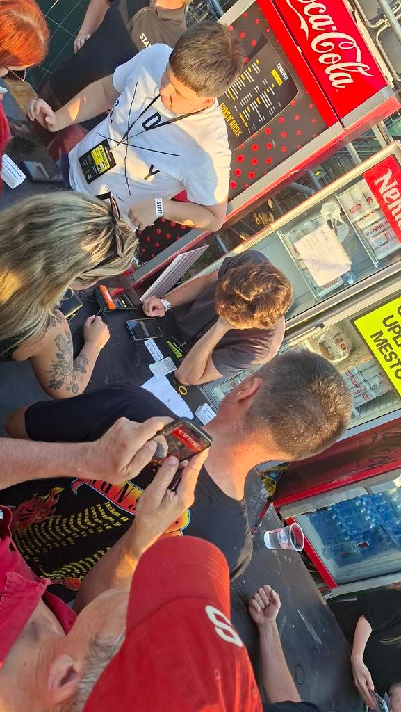 borhesbg's tweet image. Jebem ti #efinity i cashless koncert 

Ne radi vam jebena aplikacija!!!!