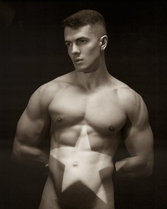 Watch Eric Rey's leaked NSFW photo on TwXstars