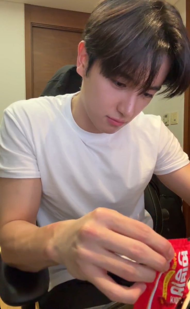 흰티 ㅈㄴ 좋아 어떡해 입덕