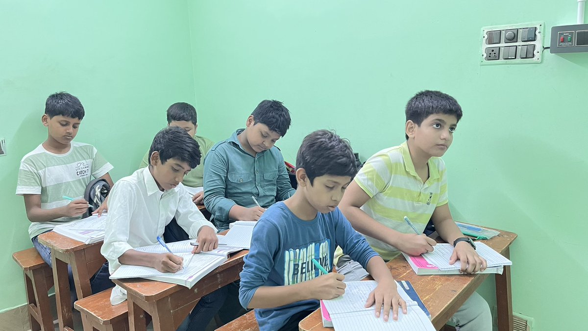 AkbarClasses's tweet image. 📚✨ Young minds, big dreams!

At AKBAR CLASSES, even the youngest students are deeply focused and passionate about learning. This is where strong foundations are built — with dedication, discipline, and a love for knowledge. 💡📝

Let’s cheer for these little learners! 🌟