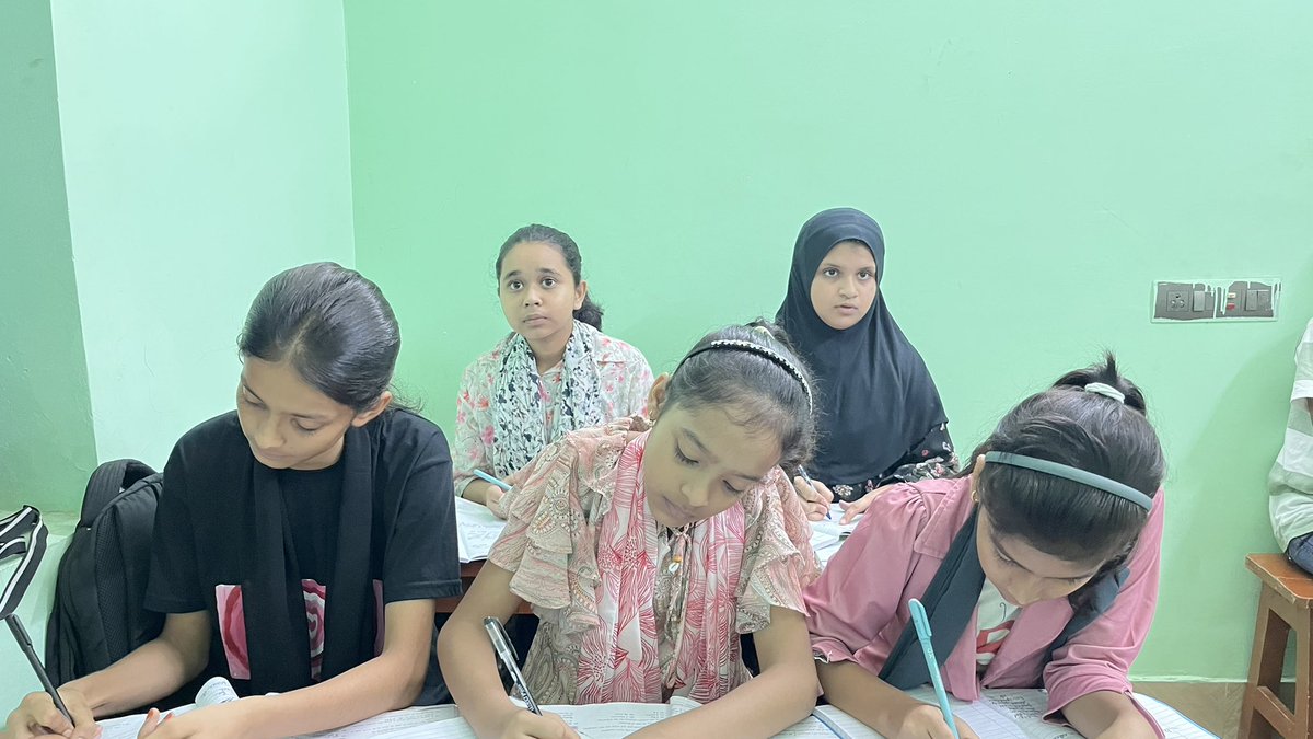 AkbarClasses's tweet image. 📚✨ Young minds, big dreams!

At AKBAR CLASSES, even the youngest students are deeply focused and passionate about learning. This is where strong foundations are built — with dedication, discipline, and a love for knowledge. 💡📝

Let’s cheer for these little learners! 🌟