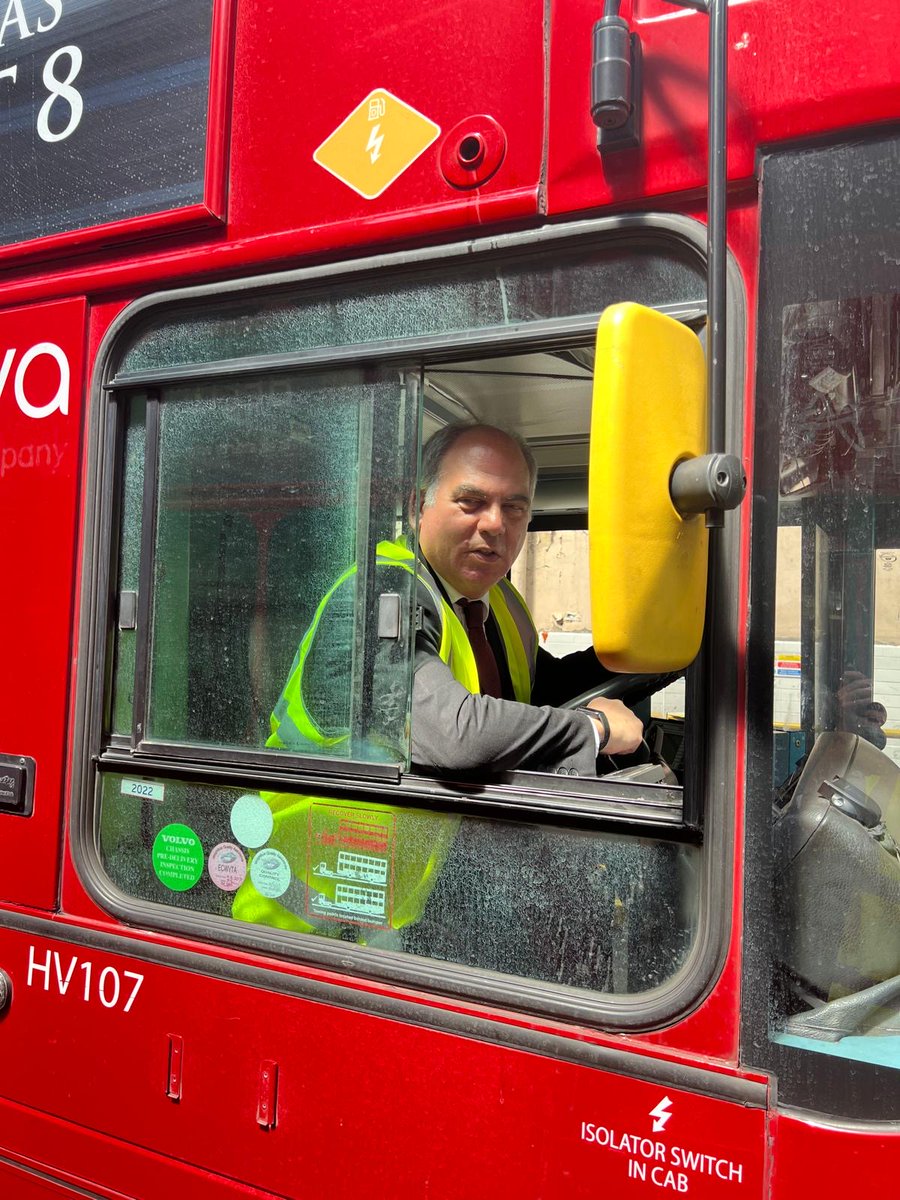 BambosMP's tweet image. It was great to visit Wood Green Bus Garage today and meet with local bus drivers and union reps 🚌
I was grateful to hear their views on the Bus Services Bill currently going through Parliament.
Thank you for having me and for helping us all get around Southgate & Wood Green!