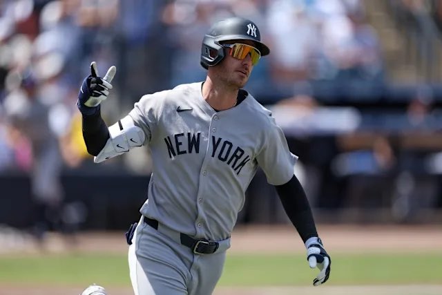 JimmyRandazzo's tweet photo. If Cody Bellinger hits a HR tonight someone who retweets and is following @YankeesPod is winning a shirt. Comment your size. Let’s go Yankees. https://t.co/pwu38MLiz0