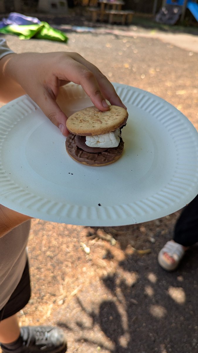 Our Busy Bees made smores during their last forest school session, yummy. It has been a fantastic year of team work, perseverance, respect. I will miss them all #CTSforestschool <a href="/CTS_Watford/">Cherry Tree Primary School</a> <a href="/headcherrytree/">Cherry Tree Headteacher</a> <a href="/CherryTreePST/">Pastoral Team</a>