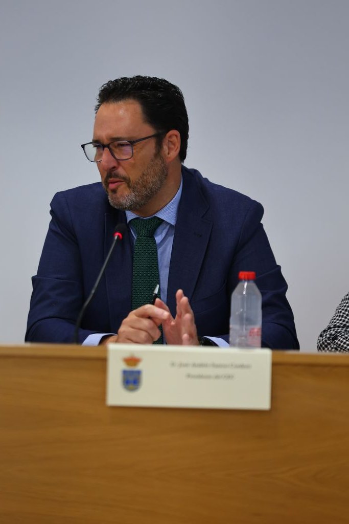 📻 Nuestro presidente ha sido entrevistado hoy en #CanalSurMediodía
💬 “Cádiz necesita planificación, talento, infraestructuras y diálogo permanente”
🔗 Escucha la entrevista completa aquí 👉 buff.ly/O5AeOM4
#CEC #EmpresariosDeCádiz #JoséAndrésSantos #CanalSurRadio