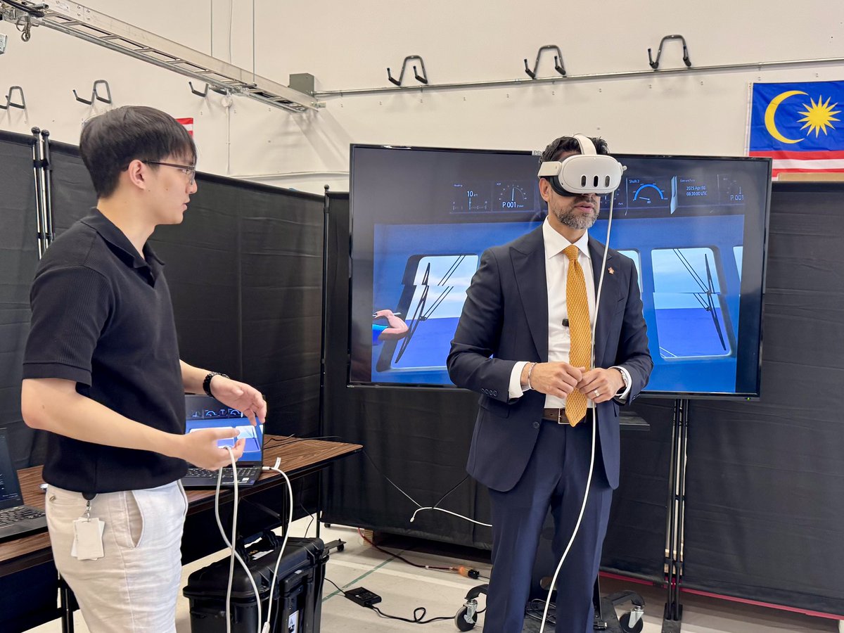 MSidhuLiberal's tweet image. Canada’s defence industry keeps us safe — and we’re investing to help it grow.
In Burnaby, I toured @OSIMaritime — a Canadian success story with 400 employees here at home, and customers in 26 NATO allied countries and beyond. They’re delivering world-class navigation technology…