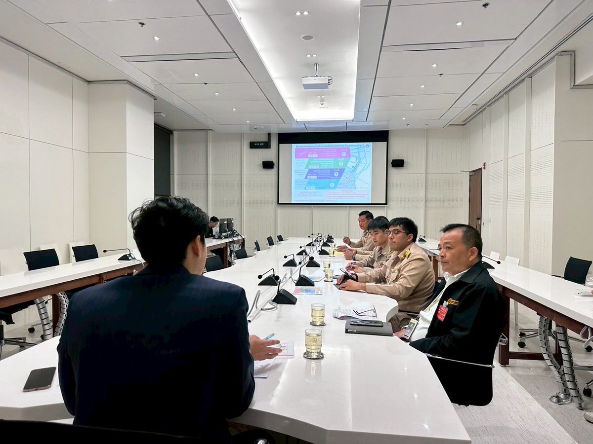 BankSuphanatMin's tweet image. [ประชุมติดตาม โครงการติดไฟริมเขื่อนคลองเปรมประชากร เขตหลักสี่ ที่เสนอไว้ตั้งแต่ปีที่แล้ว - คาดติดไฟได้จบ เดือนตุลาคมนี้] 

จากการประชุมร่วมรอบก่อน เมื่อธันวาคม 67 ที่ผมเสนอให้สำนักการระบายน้ำ ติดไฟริมเขื่อนคลองเปรมประชากร และคลองลาดพร้าว

โดยหน่วยงานเห็นตรงกันว่า…