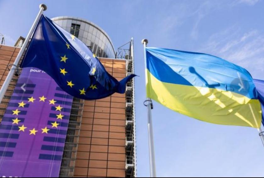 Olof Gill (@olofgill) on Twitter photo The <a href="/EU_Commission/">European Commission</a> welcomes the adoption of the 18th Russia sanctions package.
This package aims to further ramp up pressure on Russia and support the EU's goal of achieving a just and lasting peace for #Ukraine .
More 👇
ec.europa.eu/commission/pre… The <a href="/EU_Commission/">European Commission</a> welcomes the adoption of the 18th Russia sanctions package.
This package aims to further ramp up pressure on Russia and support the EU's goal of achieving a just and lasting peace for #Ukraine .
More 👇
ec.europa.eu/commission/pre…