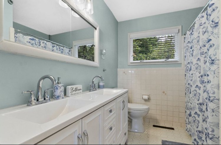 AndrewJBoneRE's tweet image. Tuscaloosa: Now leasing beautifully furnished 3BR/2BA home a mile to Alabama campus! TVs in BRs & living area; fenced backyard w/gas grill & storage bldg. Bring clothes & gear up for sporting events! Rent yr round, visit anytime! We can lease other weekends for you! 256-504-2963