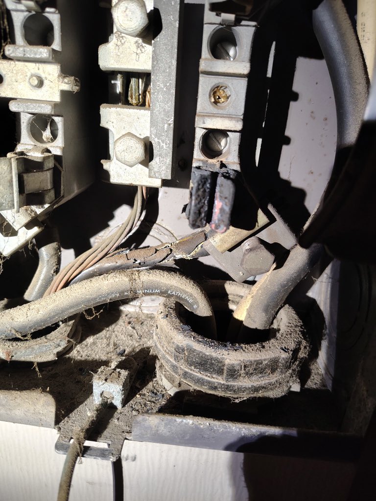 djboord's tweet image. GM ☕️
To everyone except bad sparky’s
Major no no
This is like triple stamping a double stamp
125 amp does not equal 200 amps
If it weren’t for bad sparky’s maybe I wouldn’t have so much work