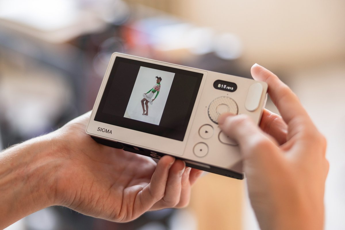 Sigma_Photo's tweet image. The #SigmaBF is the perfect camera system for casual, everyday photography, but on set or in the studio, it becomes the ultimate BTS tool that not only produces outstanding images, but helps spark conversation and creativity with everyone in the room.
bit.ly/sigma-bf-fashi…