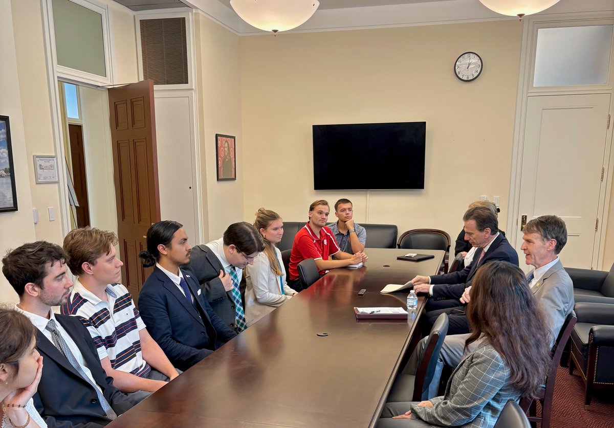 RepShreve's tweet image. IU students from the @hamiltonlugar School were on Capitol Hill. We discussed my work on the @HouseForeignGOP . As an IU alum, I appreciated the opportunity to connect with these bright students. @IndianaUniv is educating the next generation of global leaders!