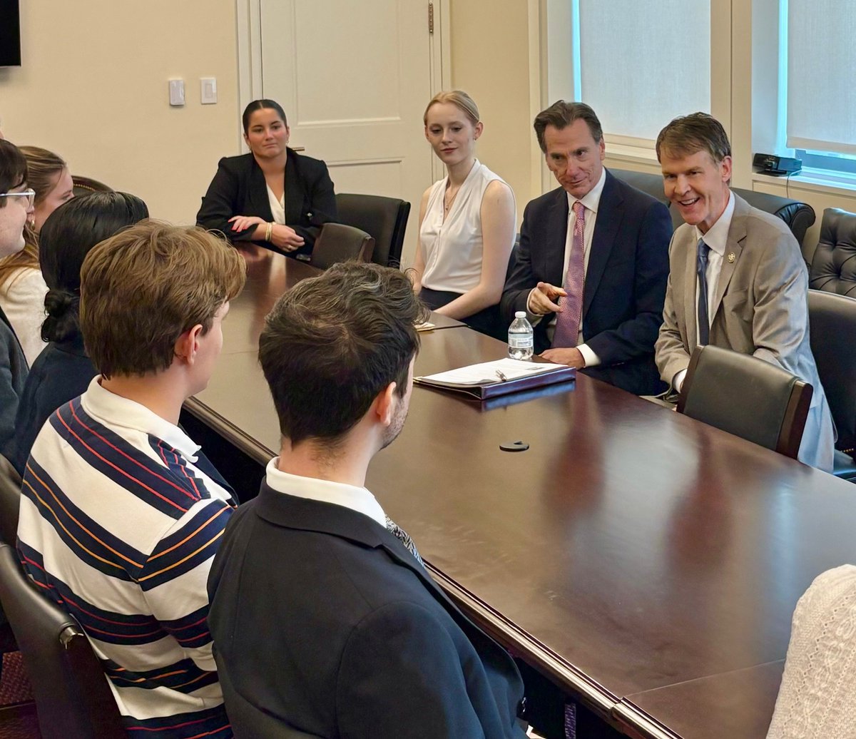 RepShreve's tweet image. IU students from the @hamiltonlugar School were on Capitol Hill. We discussed my work on the @HouseForeignGOP . As an IU alum, I appreciated the opportunity to connect with these bright students. @IndianaUniv is educating the next generation of global leaders!