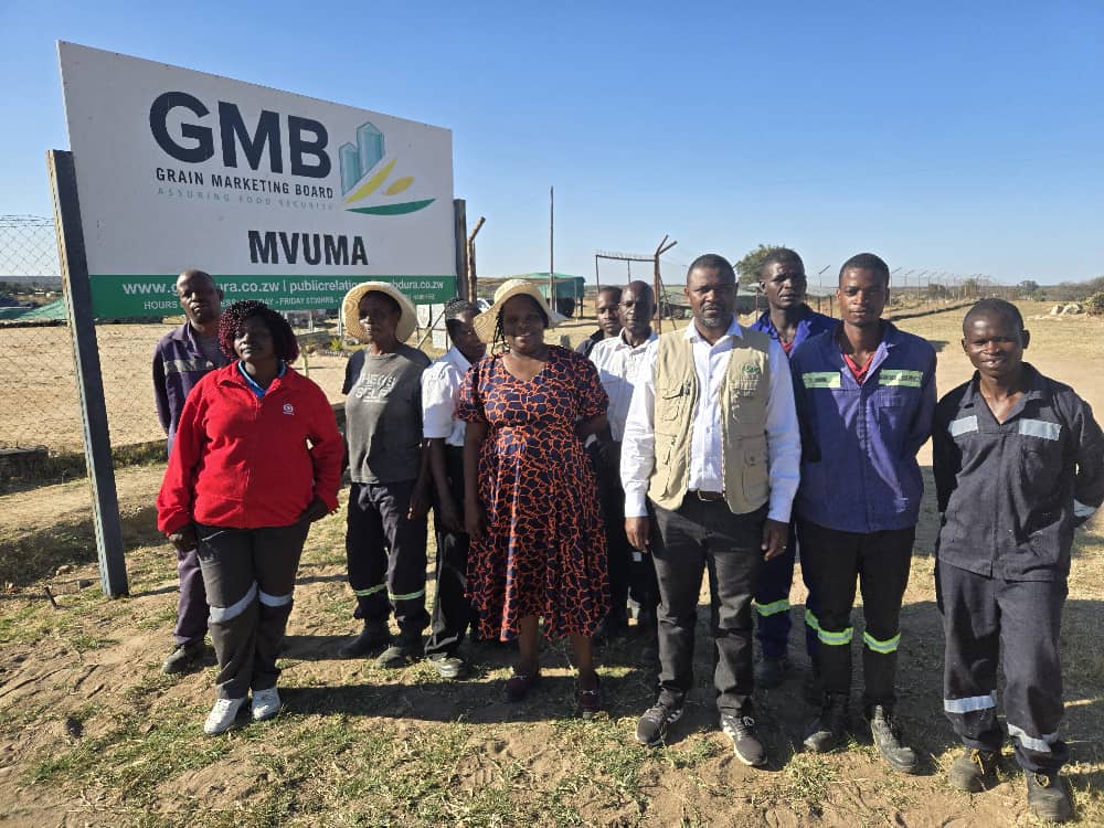 GMBdura (@gmbdura) on Twitter photo After visiting Gweru Depot earlier in the day, GMB CEO Dr. Edson Badarai took his interface to Mvuma Depot where he had a fruitful engagement with members of staff. He is also assessing intake at depots.
#Food Security: Everywhere. Everyday.
<a href="/MoLAFWRD_Zim/">MinofLands,Agric,Fisheries,Water&Rural Development</a> <a href="/obertjiri/">Obert Jiri</a> <a href="/joylynndoro/">Joylyn</a> After visiting Gweru Depot earlier in the day, GMB CEO Dr. Edson Badarai took his interface to Mvuma Depot where he had a fruitful engagement with members of staff. He is also assessing intake at depots.
#Food Security: Everywhere. Everyday.
<a href="/MoLAFWRD_Zim/">MinofLands,Agric,Fisheries,Water&Rural Development</a> <a href="/obertjiri/">Obert Jiri</a> <a href="/joylynndoro/">Joylyn</a>