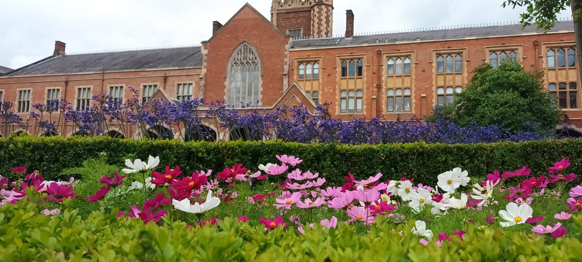 QUBstaff's tweet image. Once again enjoying the colours and floral smells of our beautiful @QUBelfast campus (not to mention the excellent handiwork of our Grounds and Gardens team @QUBEstates)!
#LoveQUBstaff #LoveQUB