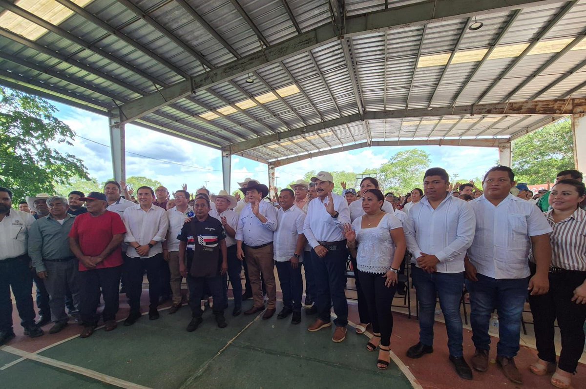carlosberlinm's tweet image. 🌾 El campo yucateco se transforma con unidad y trabajo en equipo 🌱
Durante nuestra gira por Bokobá y Motul, fuimos testigos de cómo el compromiso y el trabajo coordinado entre los tres niveles de gobierno —federal, estatal y municipal— están dando resultados reales en las…