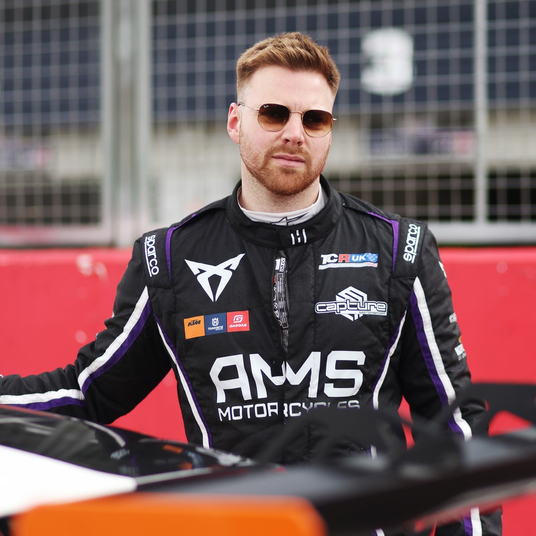 ☀️ THAT FRIDAY FEELING ☀️

When the sun comes out, the shades go on 😎

#TCRUK 🇬🇧 #TouringCars #TCR

📸 <a href="/JakobEbrey/">JEP</a>