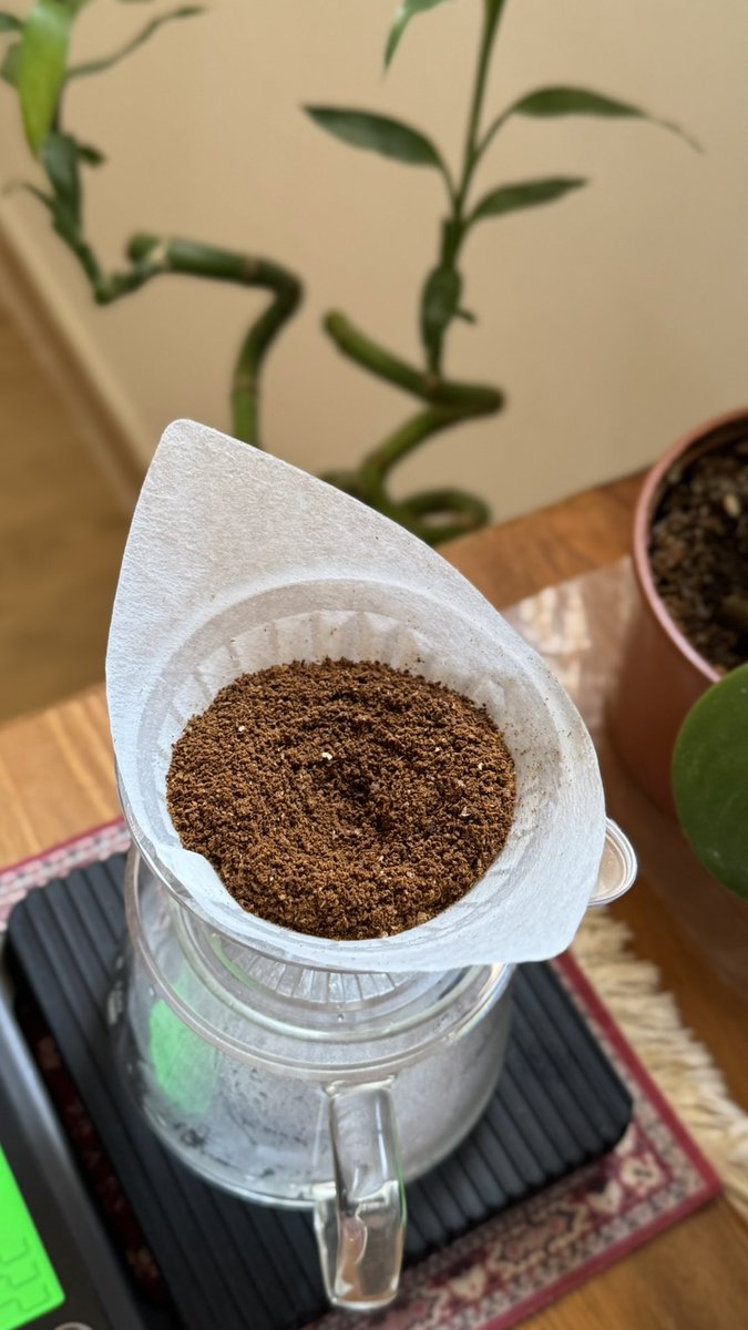 6ii6a's tweet photo. يُخلق الإنسانُ معطاءً ..
حتى يُعلمه البشر الحذرّ

- https://t.co/JGMCsORs7H
