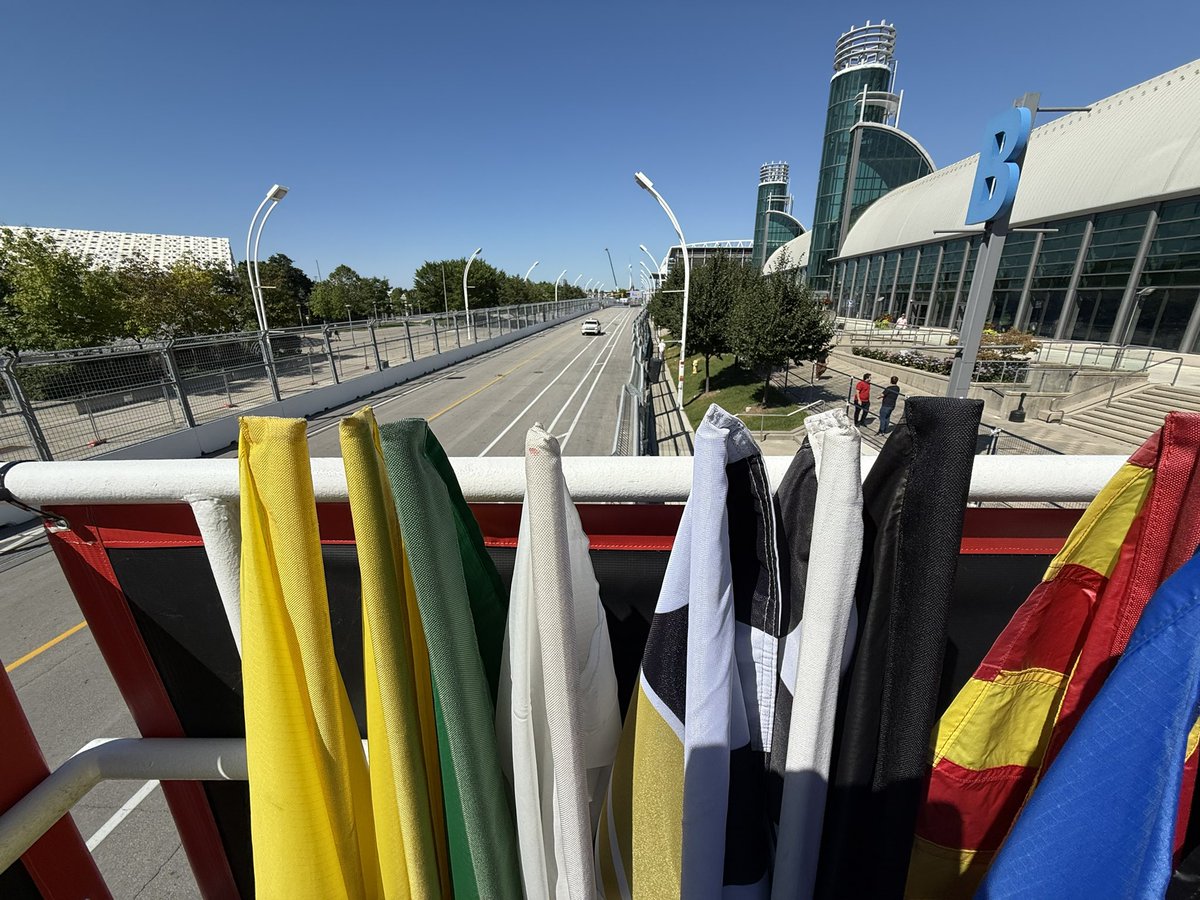 The flags are set, the sky is blue, the sun shines brightly and it’s time to start the indycar Toronto weekend!