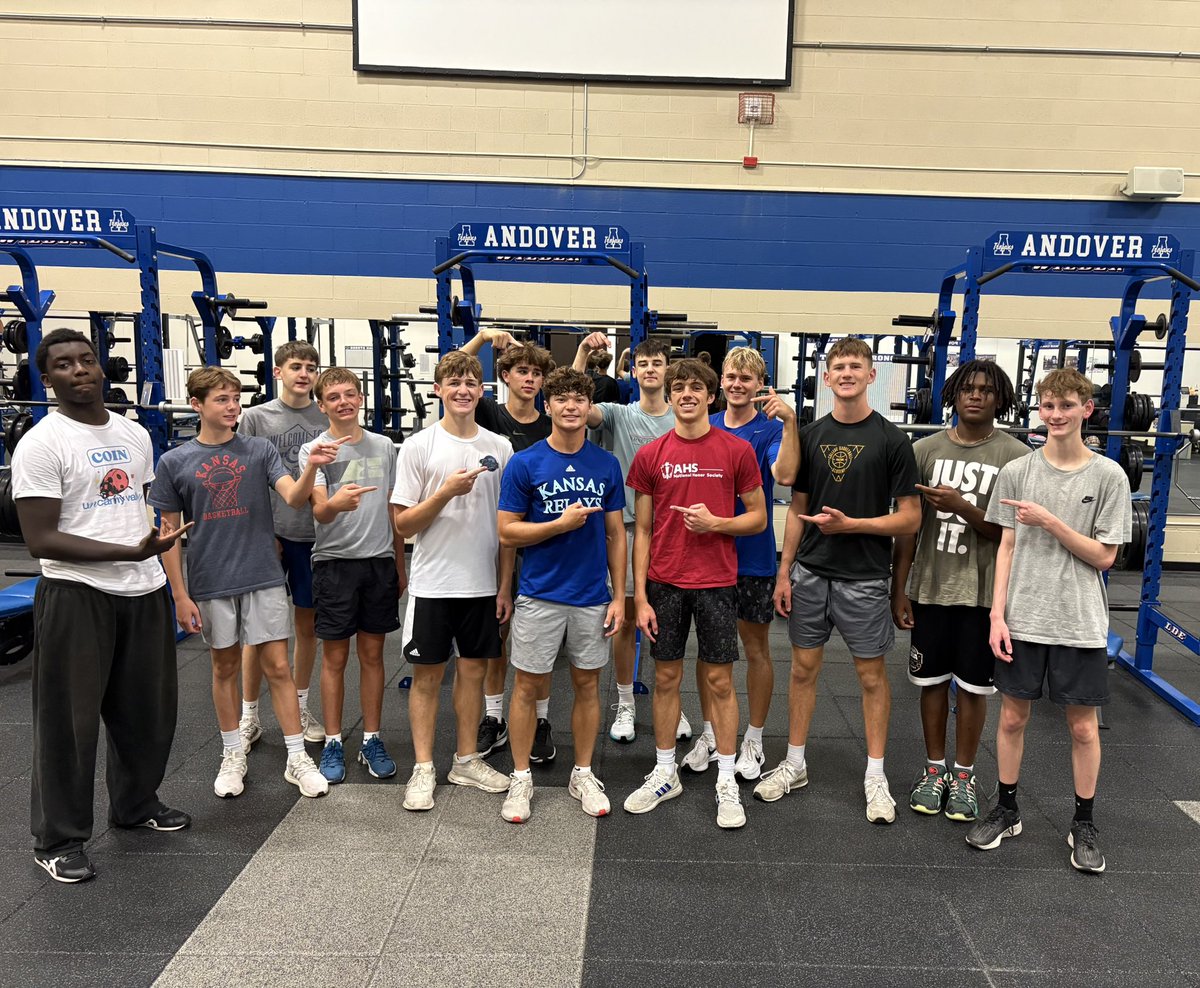 AndoverHoops's tweet image. Summer Grind Week Six ☑️💪📈
Lifters of the Week:
🏋️♂️ Aiden Henry (Sr)
🏋️ Griffin Hand (Sr)
Another solid week of training. Aiden and Griffin were perfect in their attendance. The two seniors were great help at youth camp as well!
#AndoverHoops ⚪️🔵