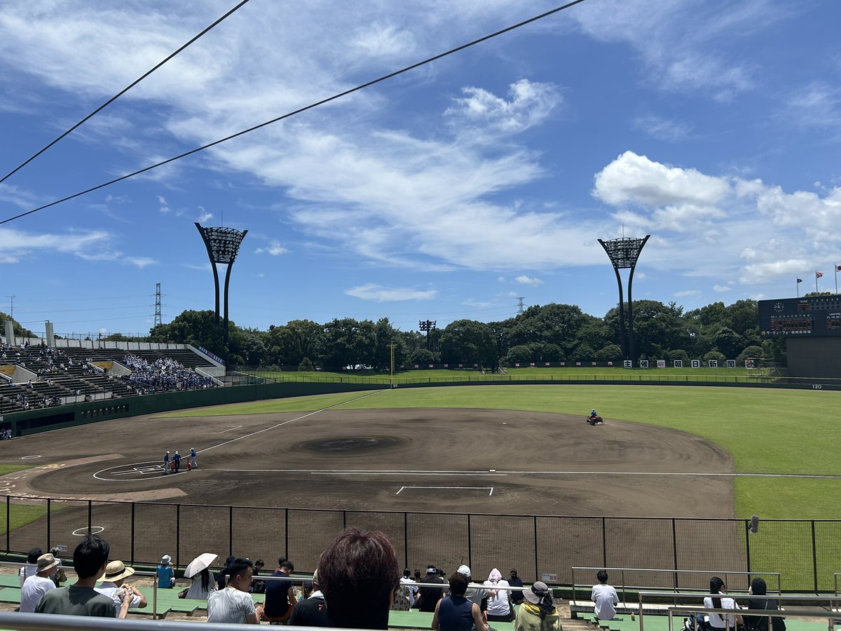 今日は休日だったので高校野球を観戦に！
他のスポーツ観戦もかなり楽しいなと思ったので少しずつ見て勉強したいなと思いました！(日焼けやばいんで対策はしましょう笑）
