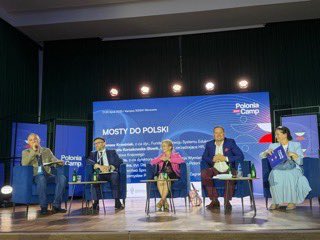Polska's tweet image. 🇵🇱 Dziś na kampusie @SGGW odbył się panel „Mosty do Polski” z udziałem Dyrektor Anny Sochańskiej z @MSZ_RP – w ramach #PoloniaCamp2025. Dyskusja dotyczyła studiów, staży i możliwości rozwoju w Polsce dla młodej Polonii.📌 Pani Dyrektor przedstawiła program „Poland. Business…