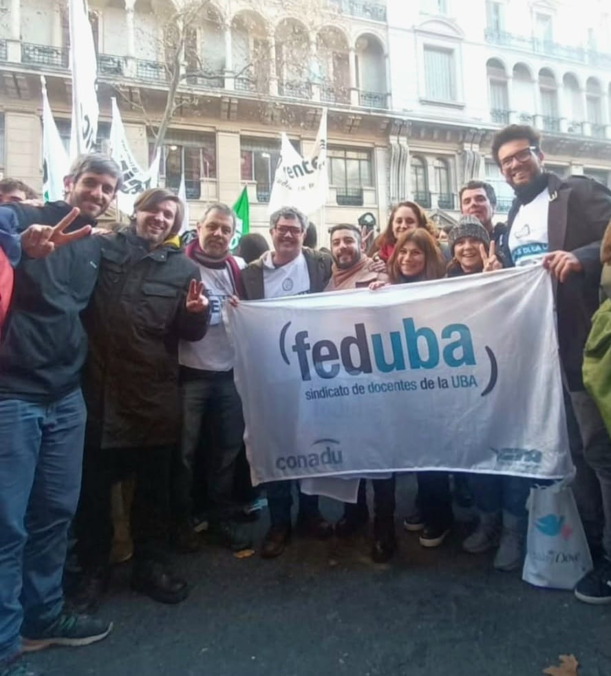 Masiva Marcha Federal en Defensa de la Salud Pública 

🇦🇷 Ayer, miles nos movilizamos desde el Congreso hasta Plaza de Mayo en una imponente Marcha Federal en defensa de la #SaludPública