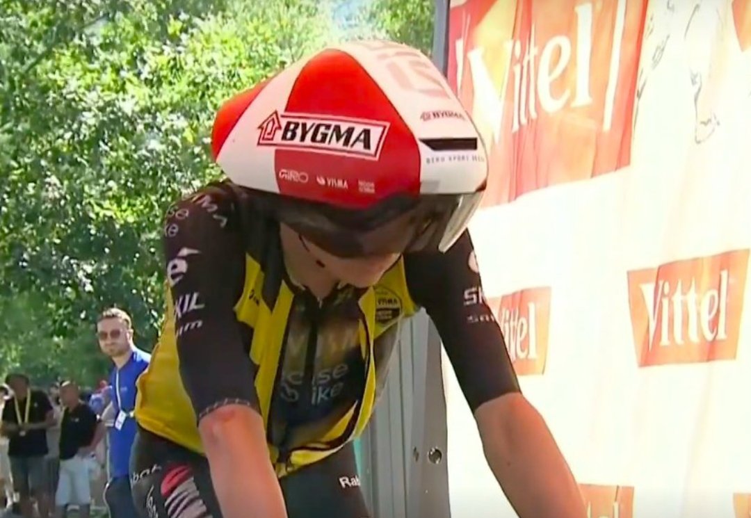 Il a pas compris qu'il fallait être léger pour rouler vite sur ce chrono votre pote Jonas Vingegaard 🇩🇰 #TDF2025